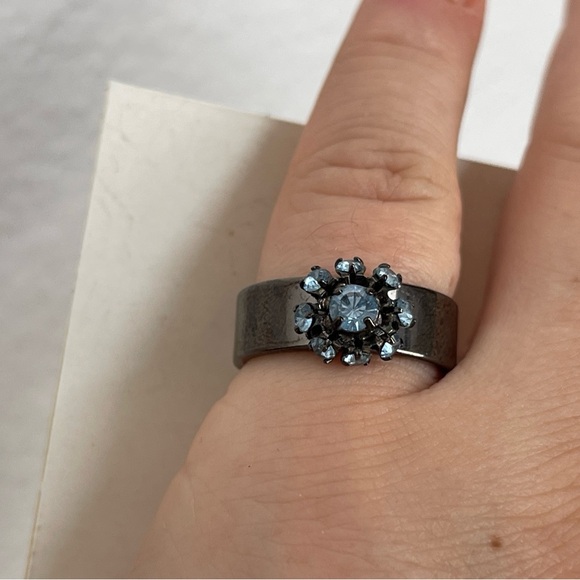 Guess Silver and Blue rhinestone Modern ring size 7 1/2 - Picture 2 of 5